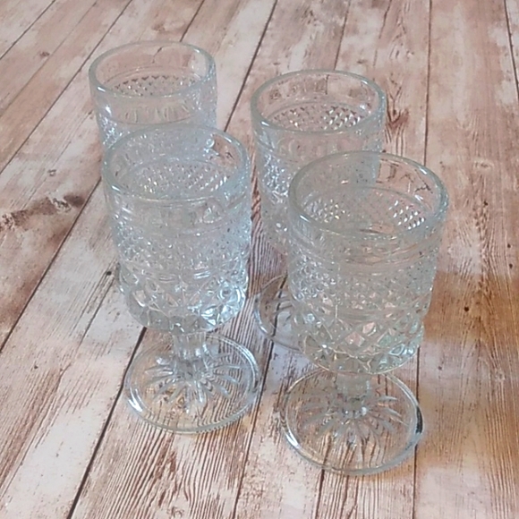 Set of 4 small knurled wine/shot drinking 🍸 glasses VERY NICE! - Picture 2 of 3